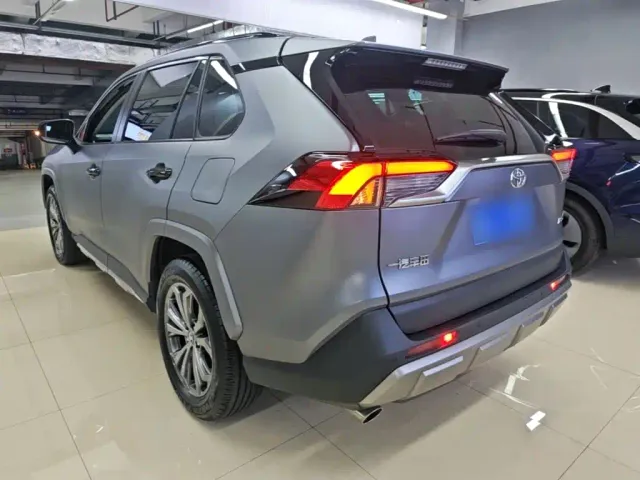 Toyota RAV4 — Фото автомобиля 4
