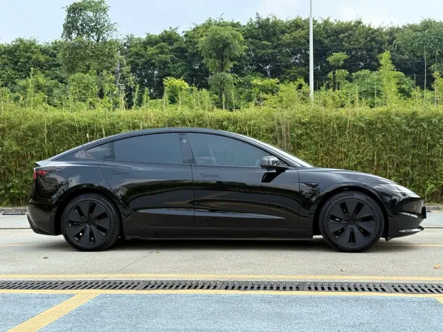 Tesla Model 3 — Фото автомобиля 16