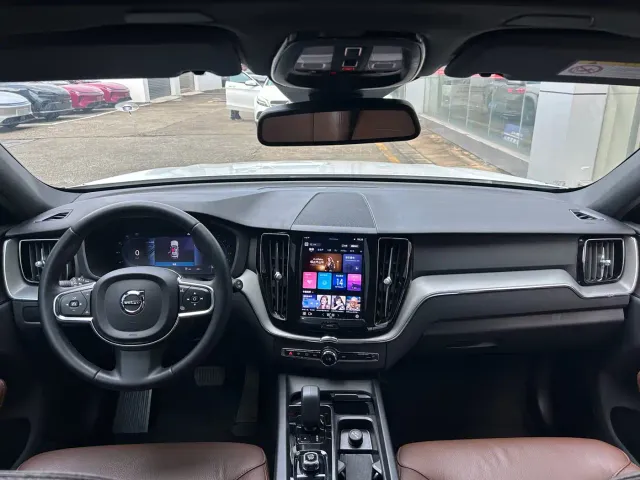 Volvo XC60 — Фото автомобиля 8