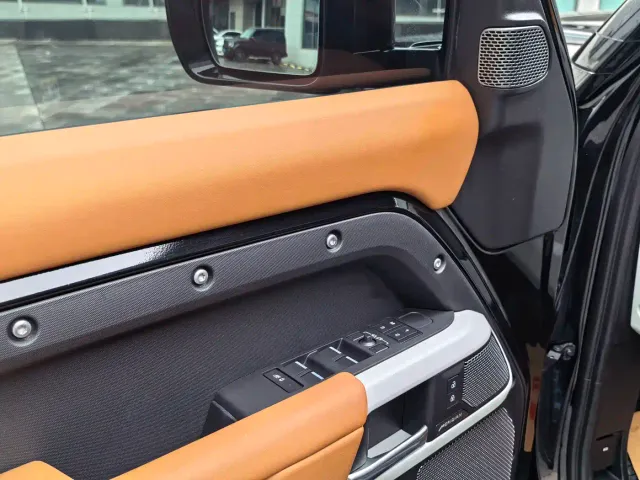Land Rover Defender — Фото автомобиля 5