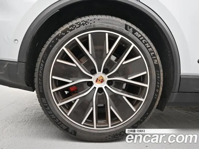 Porsche Macan Electric — Фото автомобиля 5
