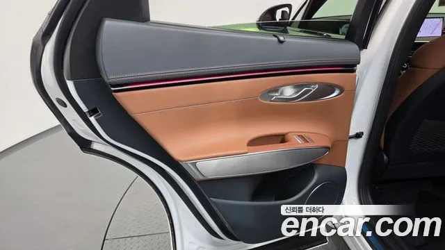 Genesis GV70 — Фото автомобиля 14
