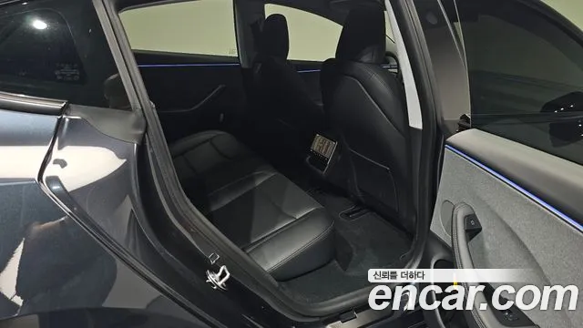 Tesla Model 3 — Фото автомобиля 12