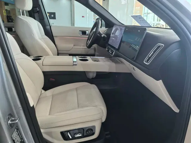 Li Auto L8 — Фото автомобиля 11