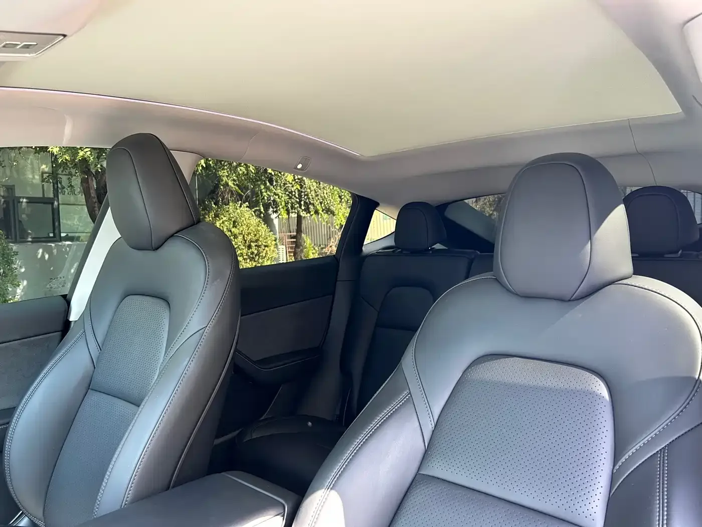 Tesla Model Y 2024 Rear-Wheel Drive Version — Фото автомобиля 11