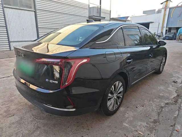 Hongqi E-QM5 — Фото автомобиля 6