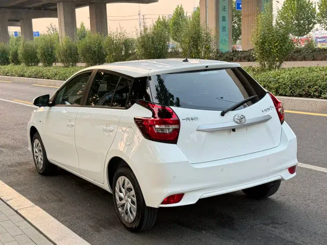 Toyota Vios FS — Фото автомобиля 4