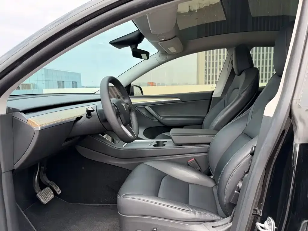 Tesla Model Y 2022 Rear-Wheel Drive Version — Фото автомобиля 7