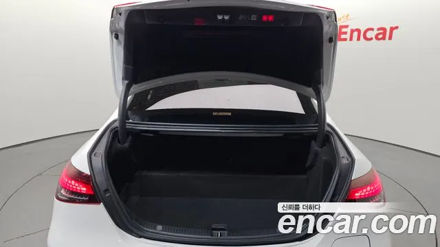 Mercedes-Benz E-Class — Фото автомобиля 20