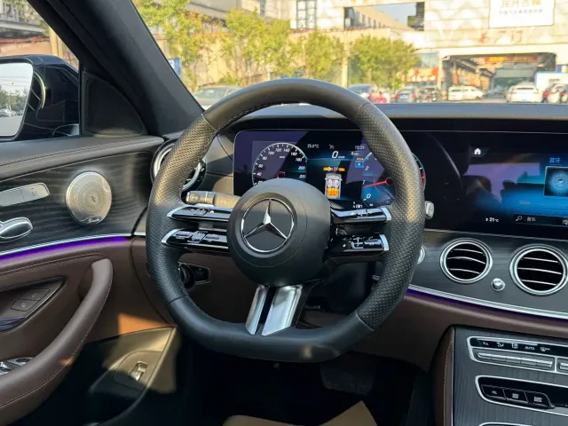 Mercedes-Benz E-Class — Фото автомобиля 7