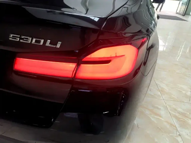 BMW 5 Series — Фото автомобиля 7