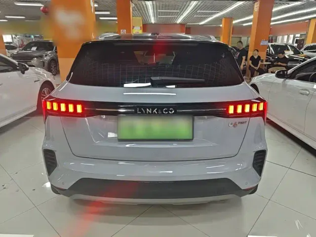 Lynk & Co 06 EM-P — Фото автомобиля 3
