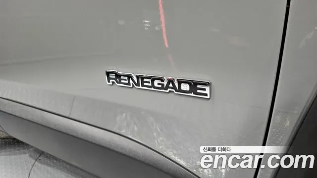 Jeep Renegade — Фото автомобиля 27