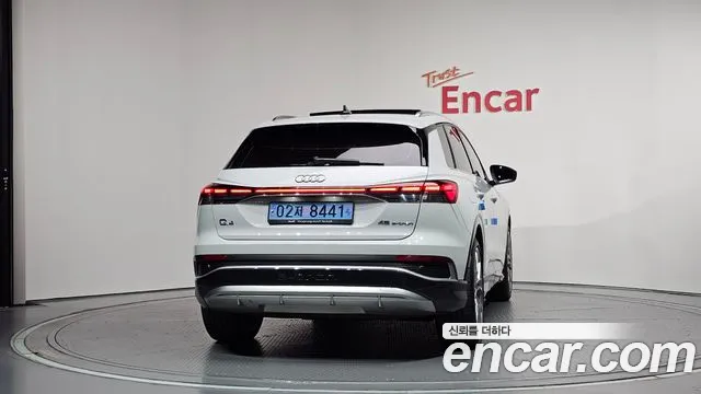 Audi Q4 e-tron F4 — Фото автомобиля 4