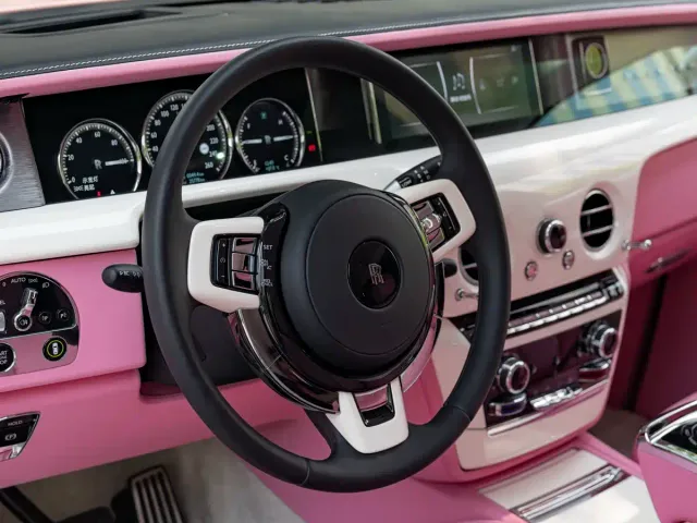 Rolls-Royce Phantom — Фото автомобиля 11