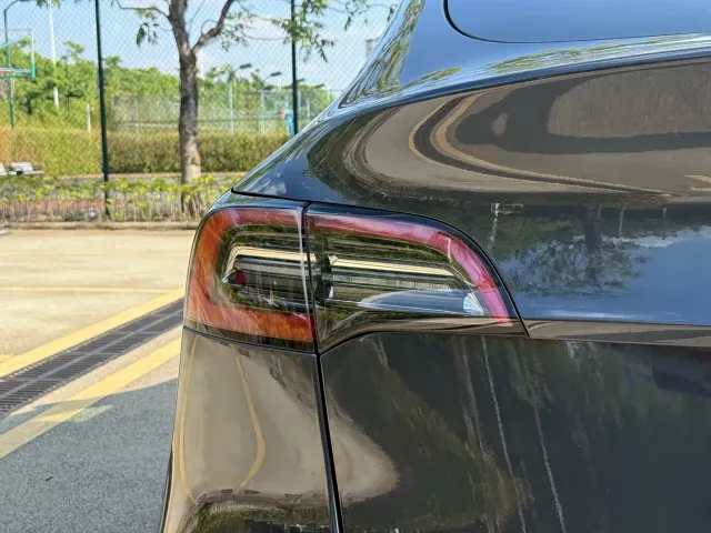 Tesla Model Y — Фото автомобиля 13