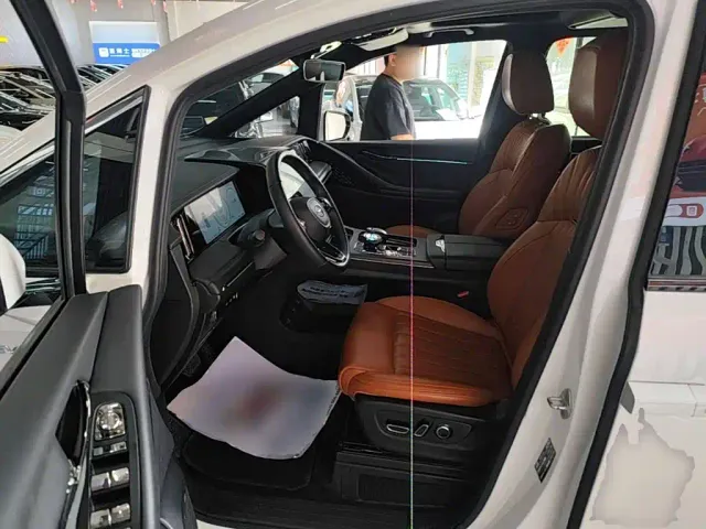 GAC Trumpchi E9 — Фото автомобиля 11