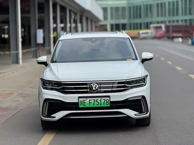 Volkswagen Tiguan L PHEV — Фото автомобиля 2