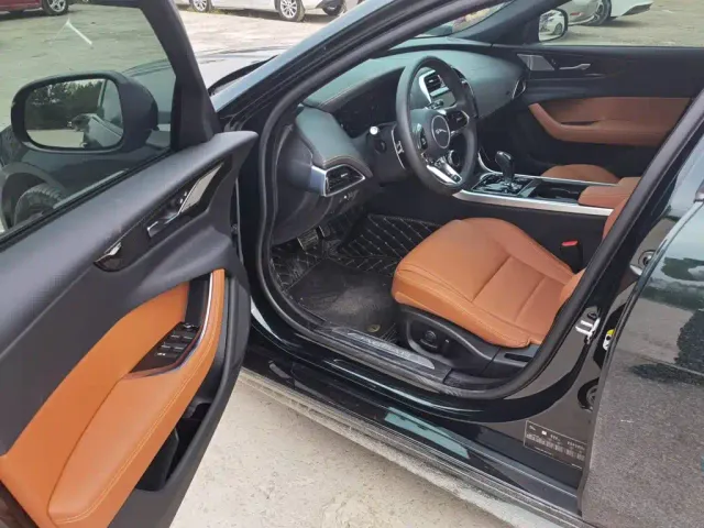 Jaguar XEL — Фото автомобиля 3