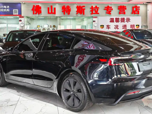 Tesla Model 3 — Фото автомобиля 4