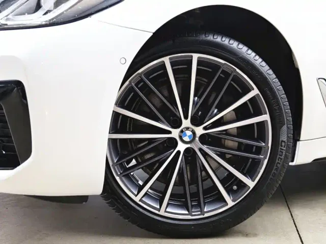 BMW 5 Series — Фото автомобиля 28