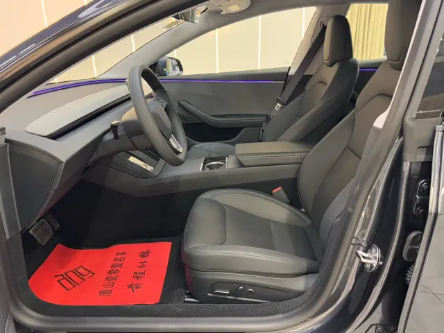 Tesla Model 3 — Фото автомобиля 14