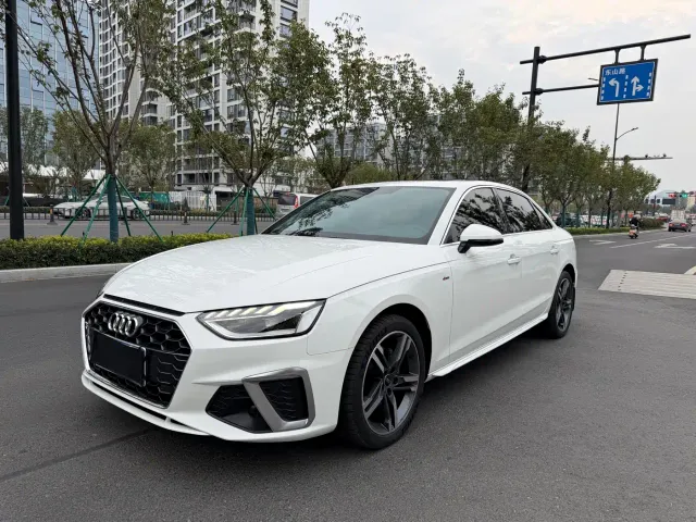 Фотография автомобиля — Audi A4L