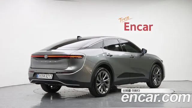 Toyota Crown — Фото автомобиля 2