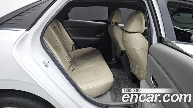 Hyundai AVANTE Avante (CN7) — Фото автомобиля 10