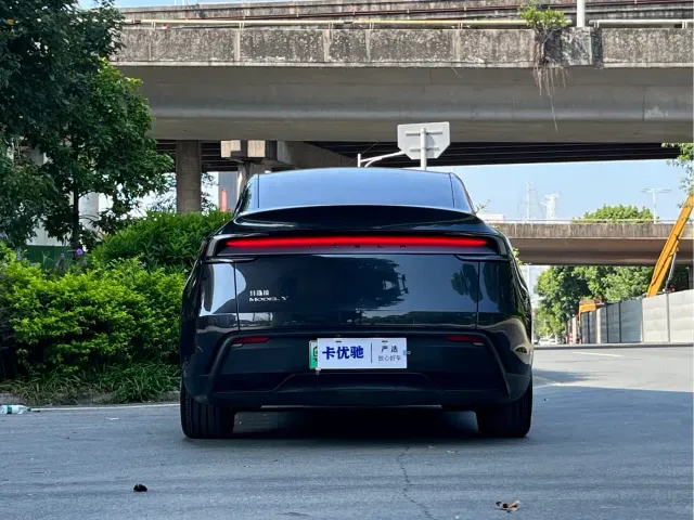 Tesla Model Y — Фото автомобиля 4