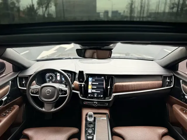 Volvo Volvo S90 2023 B5 Intelligent Vision Luxury Edition — Фото автомобиля 7