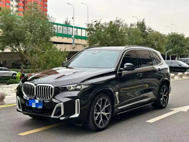 Фотография автомобиля — BMW X5
