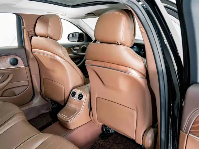 Mercedes-Benz E-Class — Фото автомобиля 19