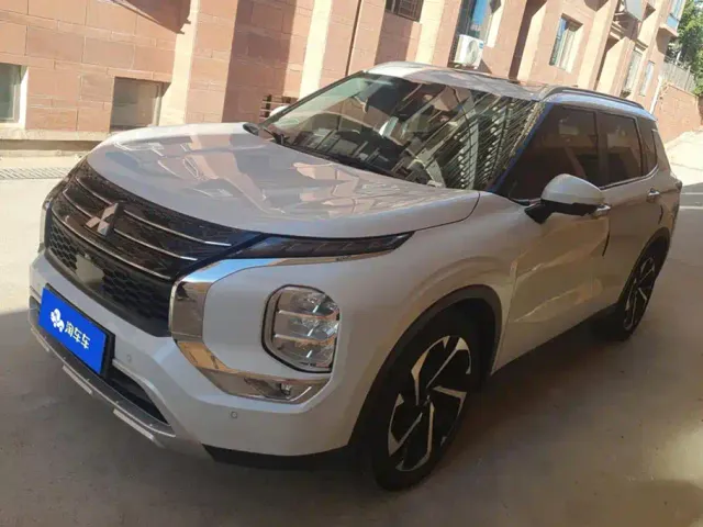 Фотография автомобиля — Mitsubishi Outlander