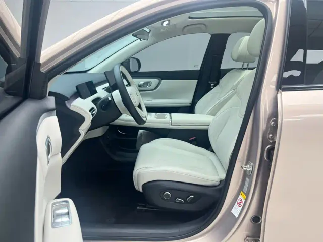 Changan Qiyuan Q05 — Фото автомобиля 4