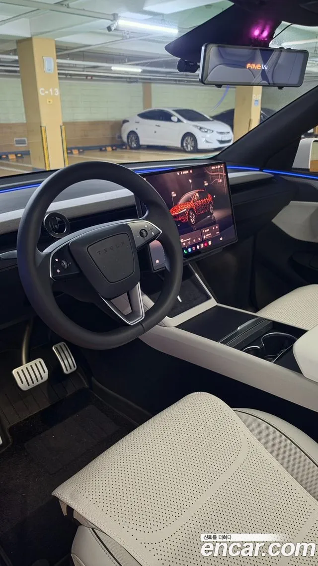 Tesla Model Y — Фото автомобиля 17