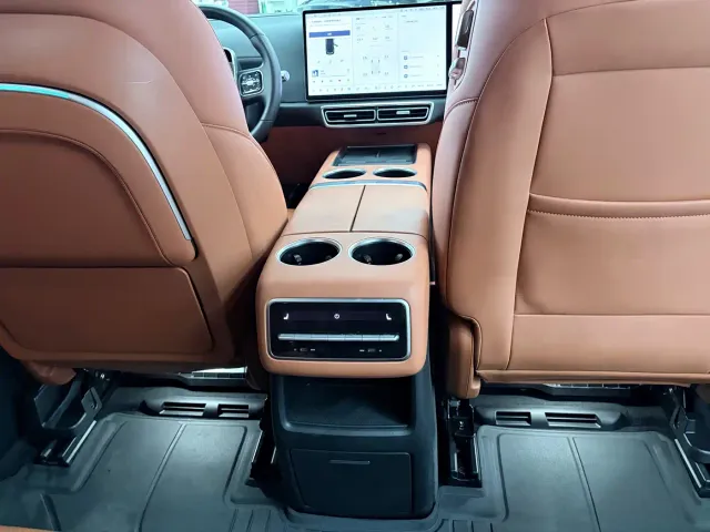 Li Auto L8 — Фото автомобиля 19