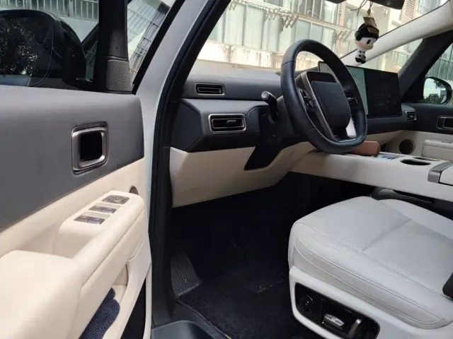 Li Auto MEGA — Фото автомобиля 12