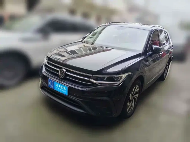 Фотография автомобиля — Volkswagen Tiguan L