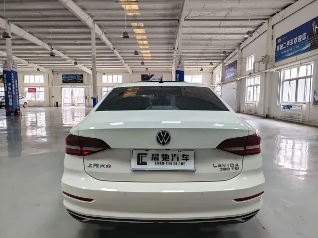 Volkswagen Lavida — Фото автомобиля 5