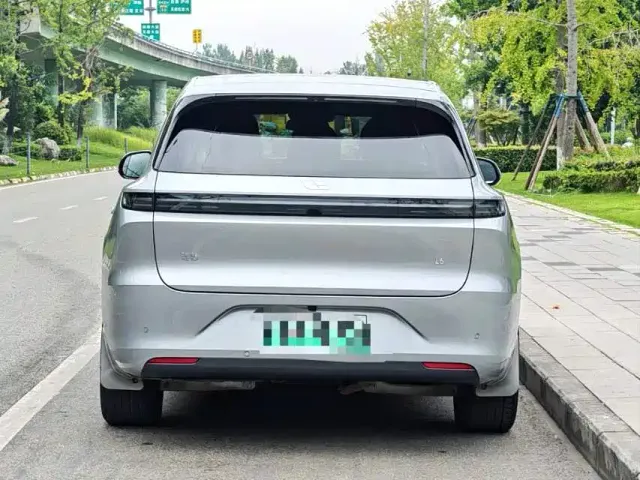 Li Auto L6 — Фото автомобиля 9
