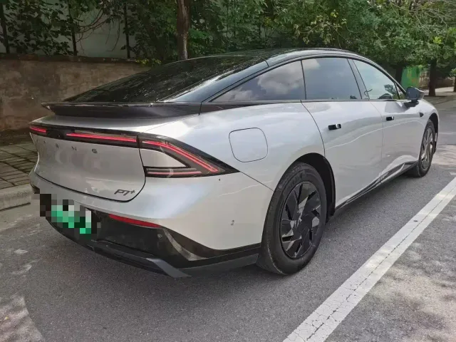 Xpeng P7+ — Фото автомобиля 9