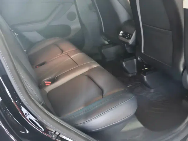 Tesla Model Y 2022 Rear-Wheel Drive Version — Фото автомобиля 12