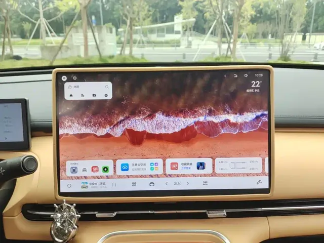 Geely Galaxy Starship 7 EM-i — Фото автомобиля 12