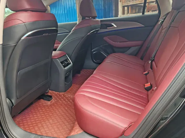 Hongqi H5 — Фото автомобиля 4