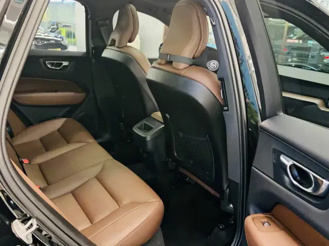 Volvo XC60 — Фото автомобиля 14