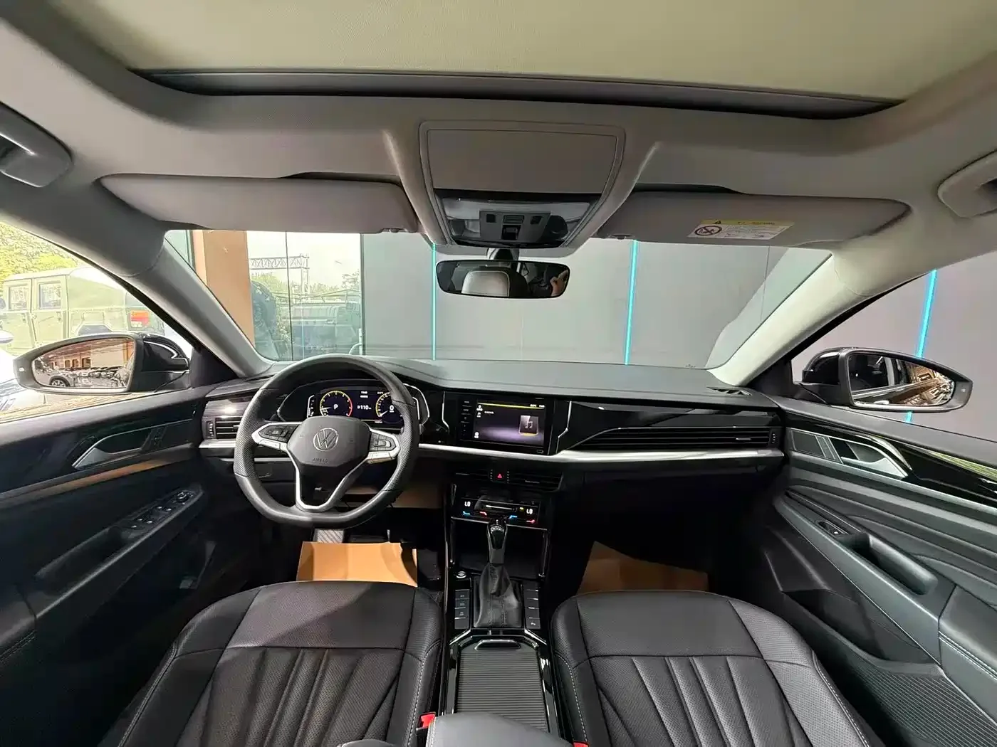 Volkswagen Passat 2025 Outstanding 380TSI Starlight Dragon Soaring Edition — Фото автомобиля 10