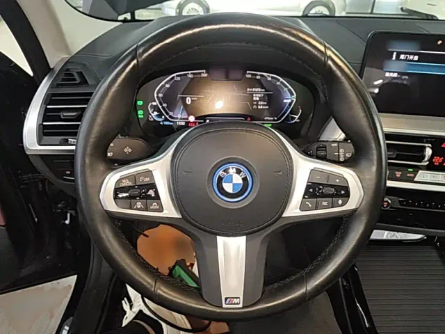BMW iX3 — Фото автомобиля 10