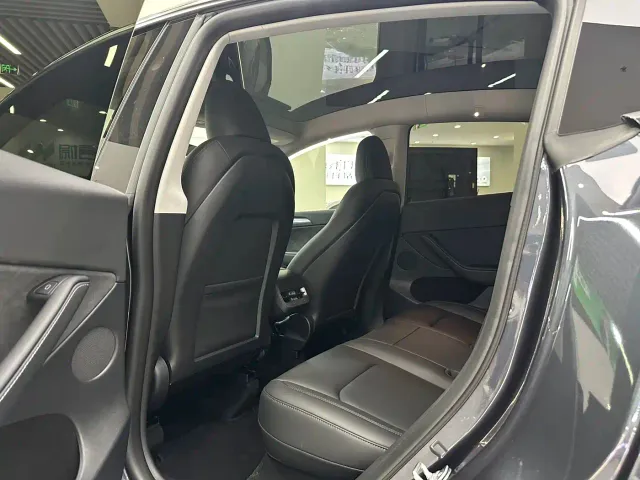 Tesla Model Y — Фото автомобиля 3