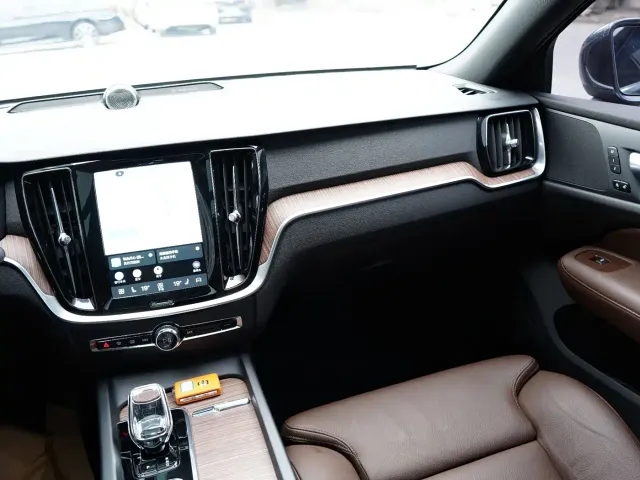 Volvo S60 — Фото автомобиля 14